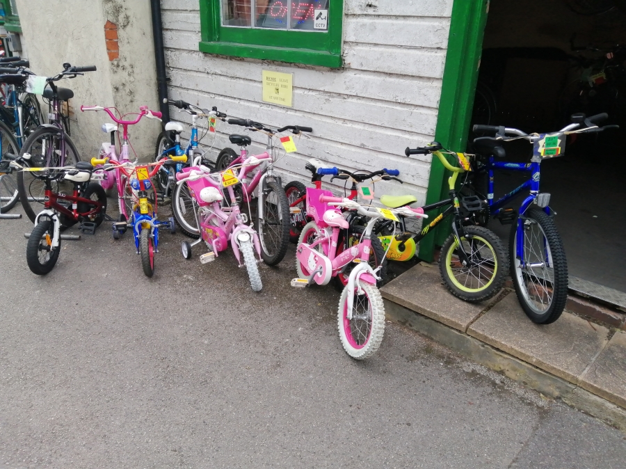 20" 16" and 14" bikes some with stabilisers for boys and girls - Click Image to Close